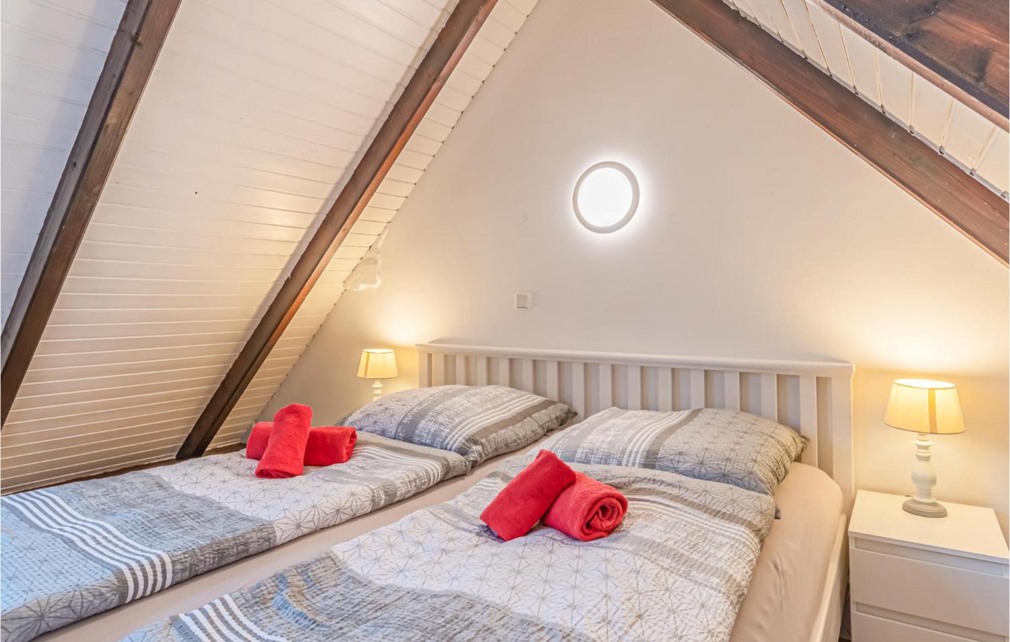 Cozy Apartment In Friedrichskoog With Kitchen Eksteriør bilde