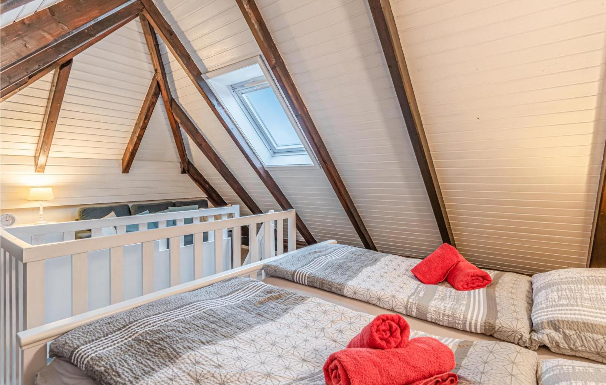 Cozy Apartment In Friedrichskoog With Kitchen Eksteriør bilde